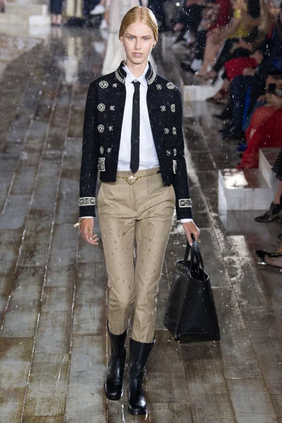 Look 14